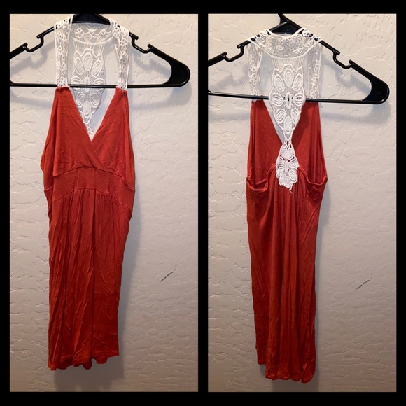 Lace dress - Picture 1 of 3